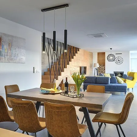 Holiday home Yania Liznjan